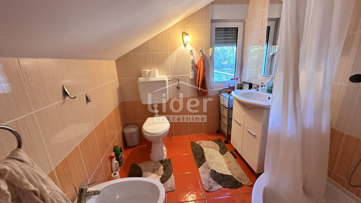 Hiša Donji Karin, 190m2