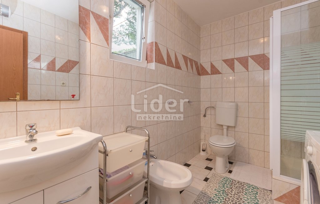 Hiša Donji Karin, 190m2