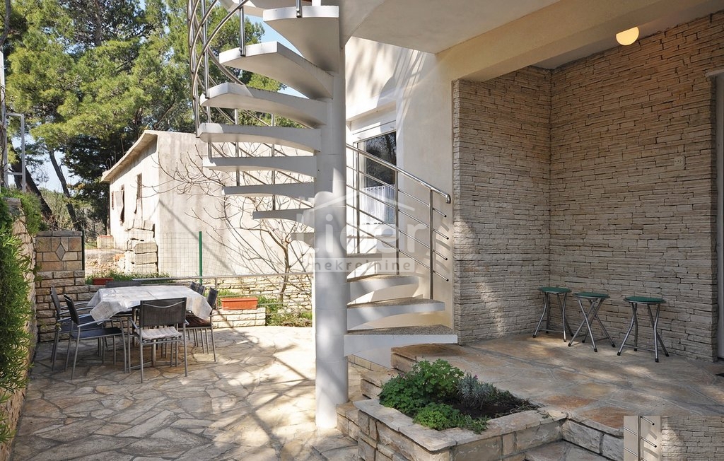 Hiša Donji Karin, 190m2