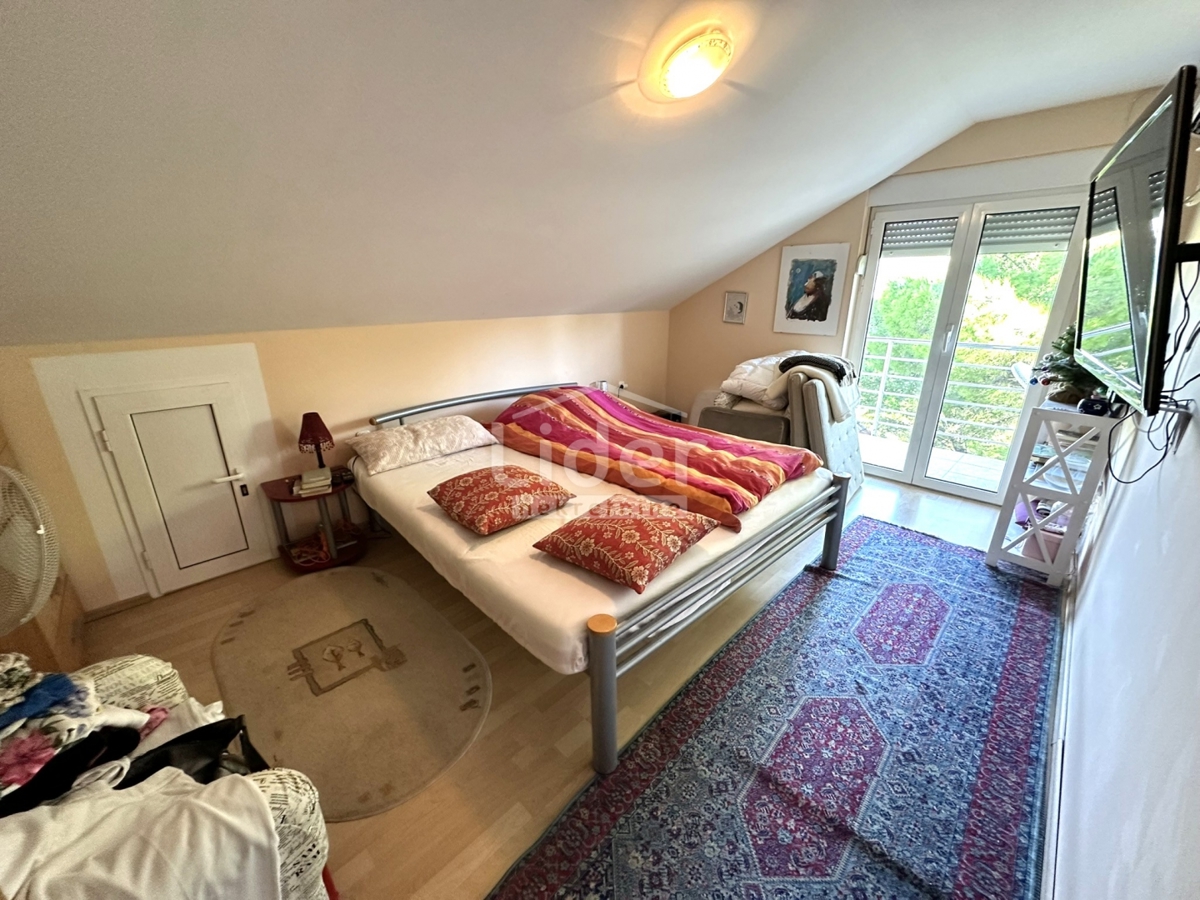 Hiša Donji Karin, 190m2