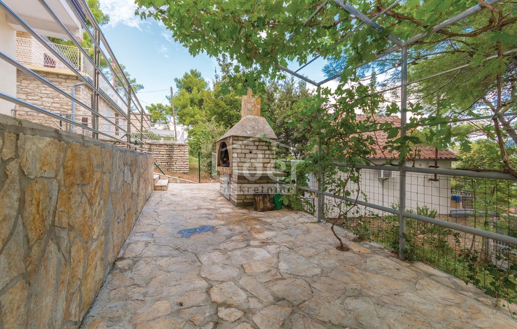 Hiša Donji Karin, 190m2