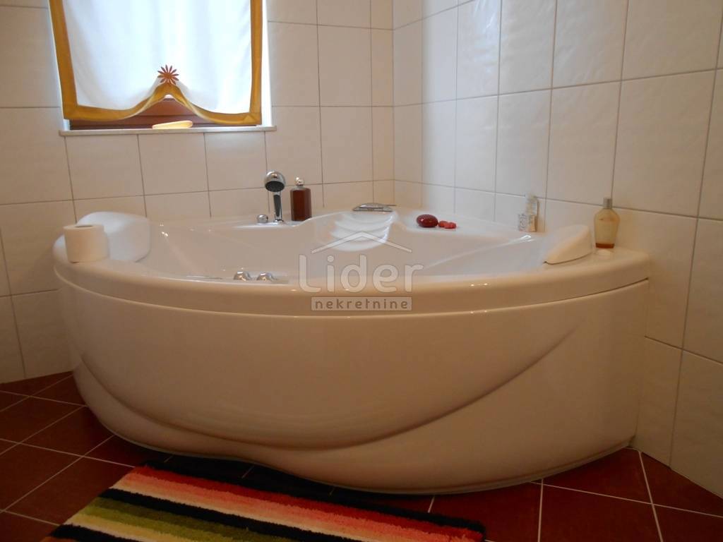 Hiša Rukavac, 180m2