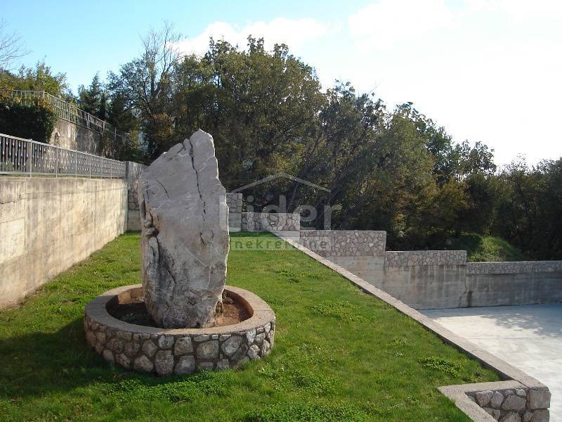 Hiša Jadranovo, 550m2