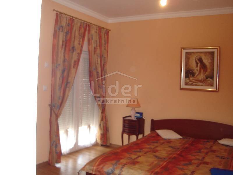 Hiša Jadranovo, 550m2