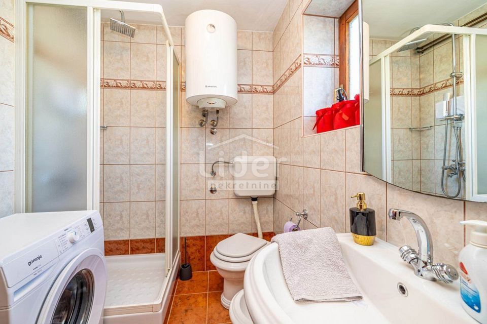 Hiša Ravna Gora, 218m2