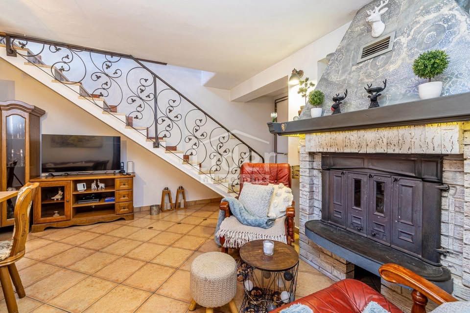 Hiša Ravna Gora, 218m2