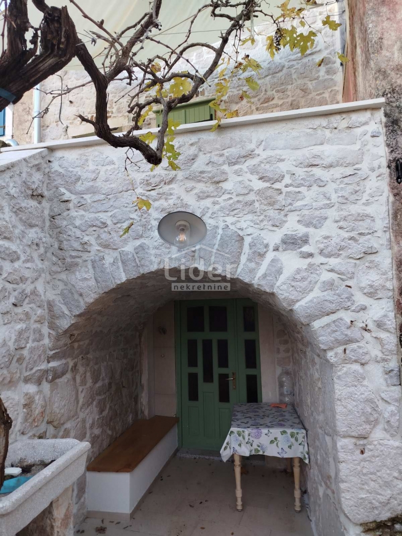 Hiša Veli Iž, 90m2