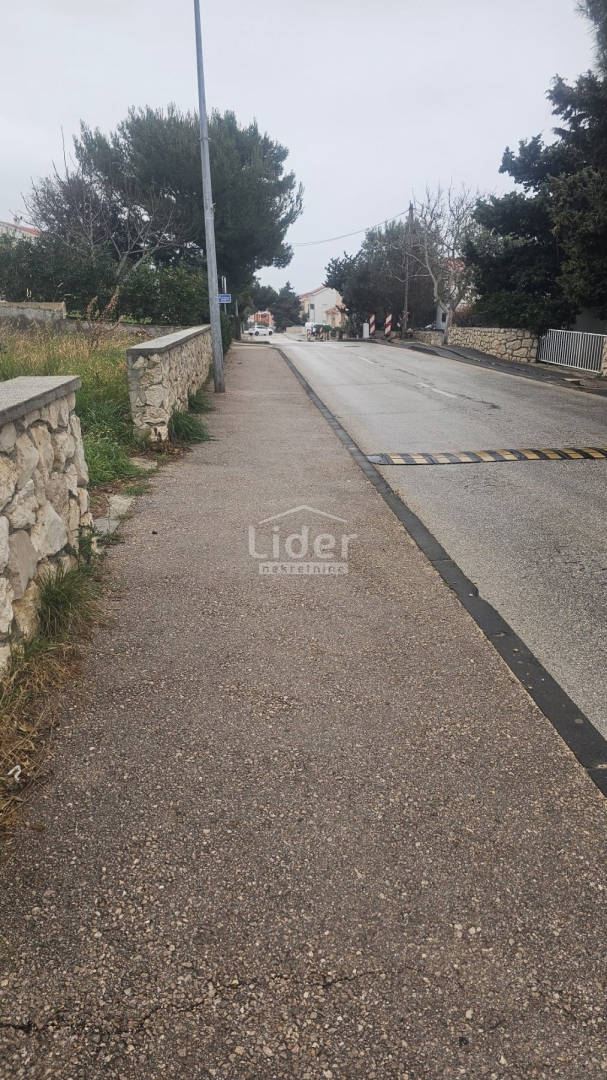 Zemljišče Novalja, 757m2