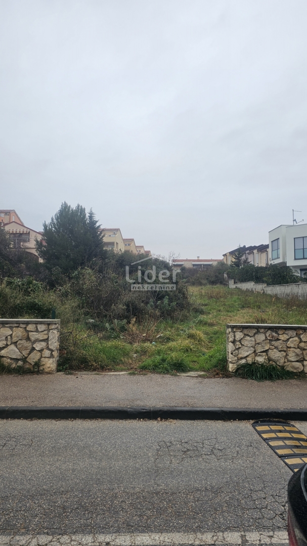 Zemljišče Novalja, 757m2