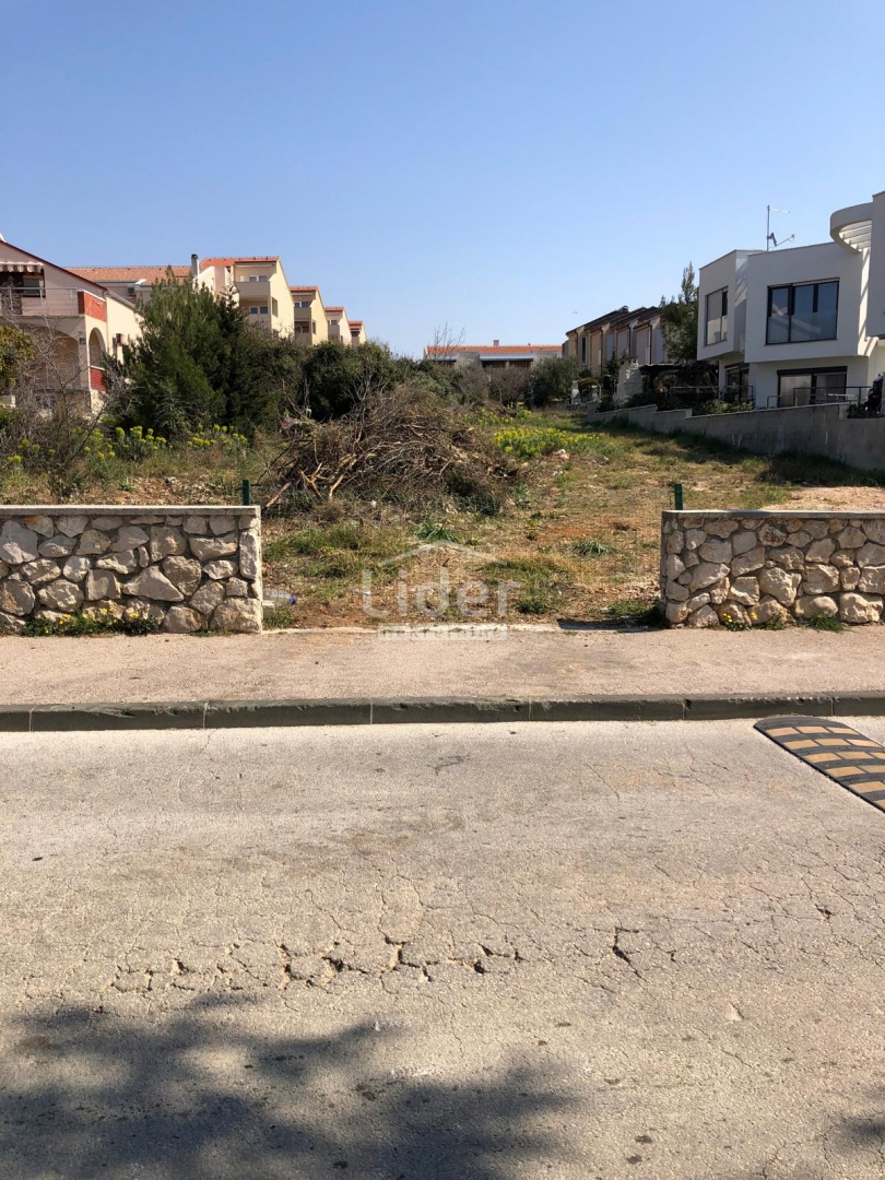 Zemljišče Novalja, 757m2