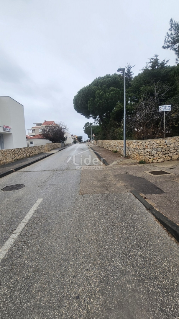 Zemljišče Novalja, 757m2