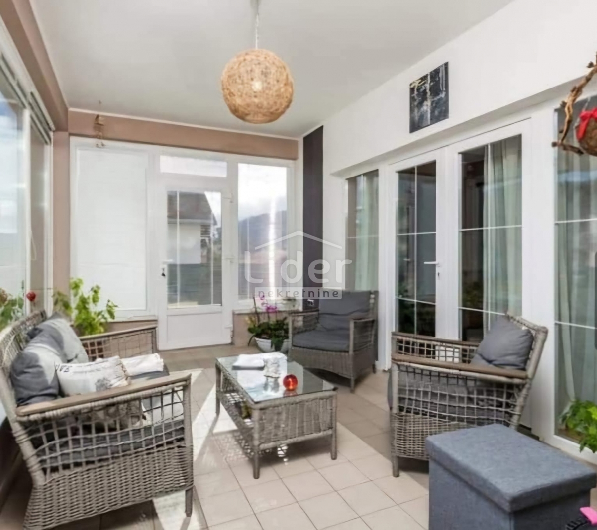 Hiša Ravna Gora, 345m2