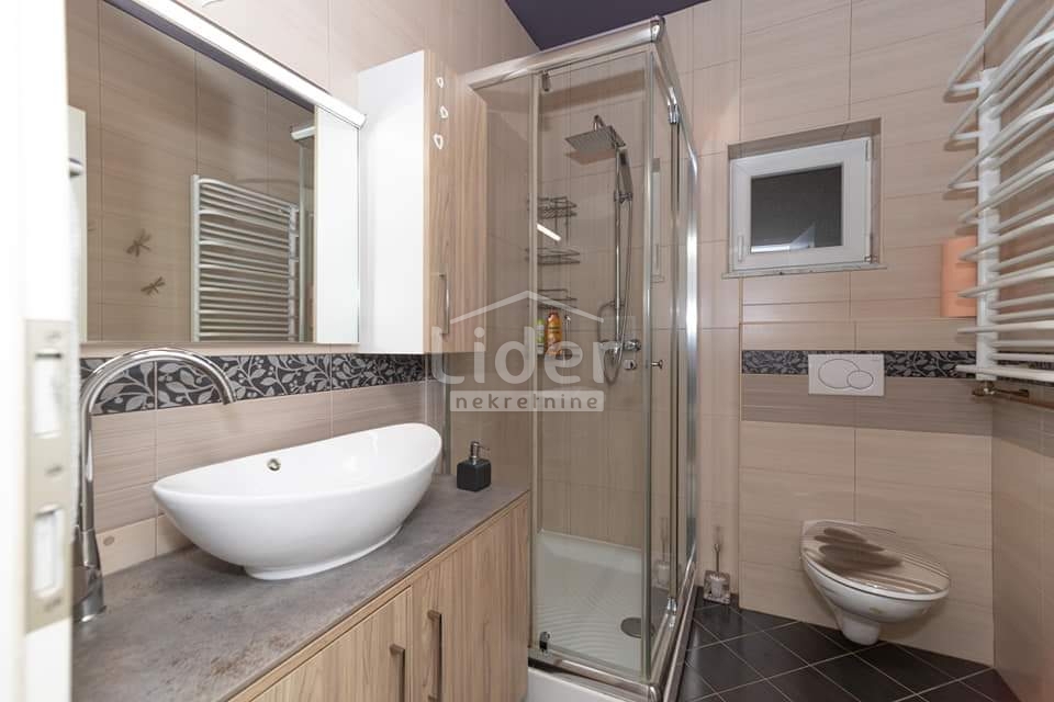 Hiša Ravna Gora, 345m2