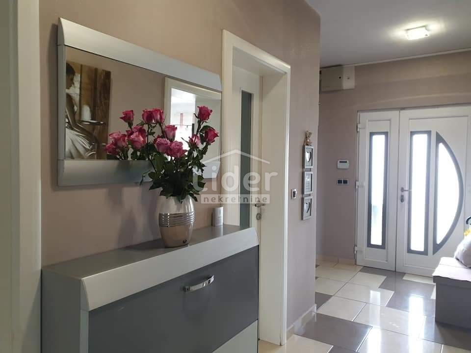 Hiša Ravna Gora, 345m2