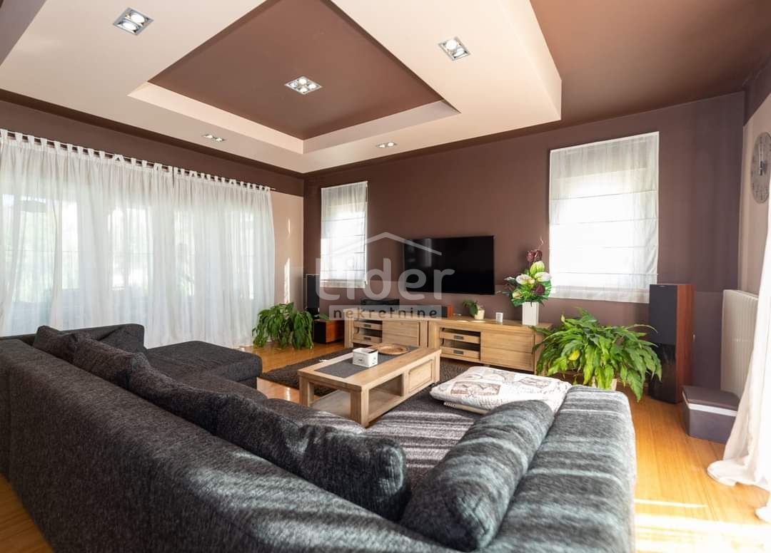 Hiša Ravna Gora, 345m2