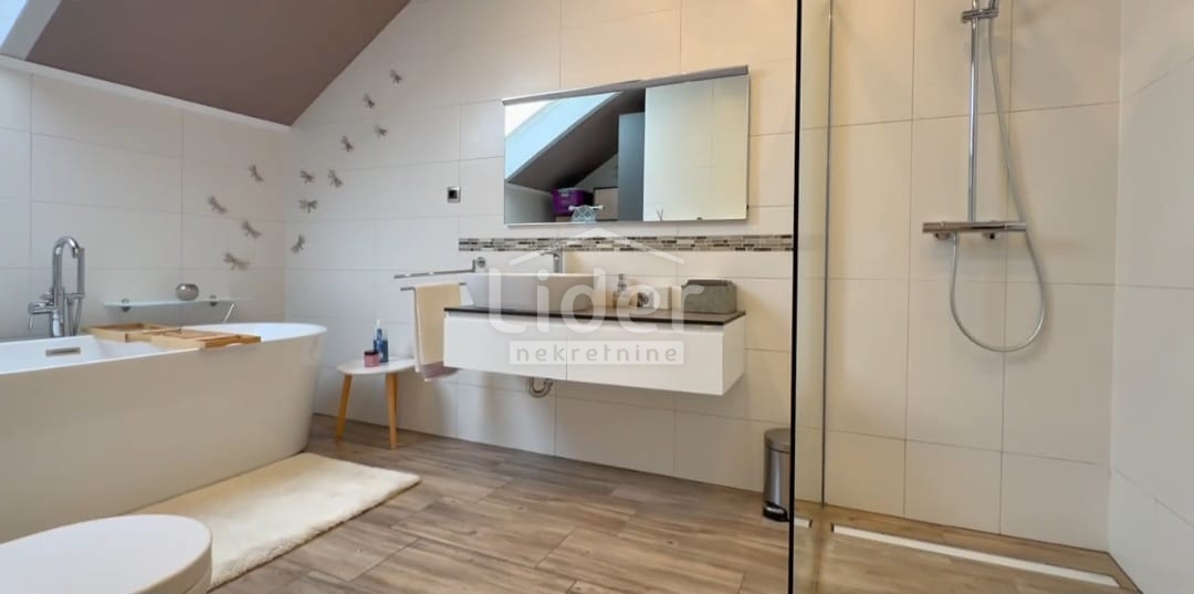 Hiša Ravna Gora, 345m2