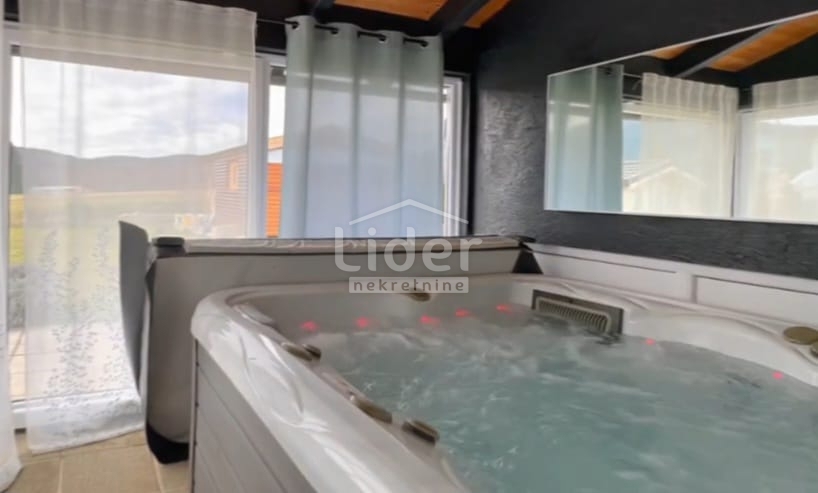 Hiša Ravna Gora, 345m2