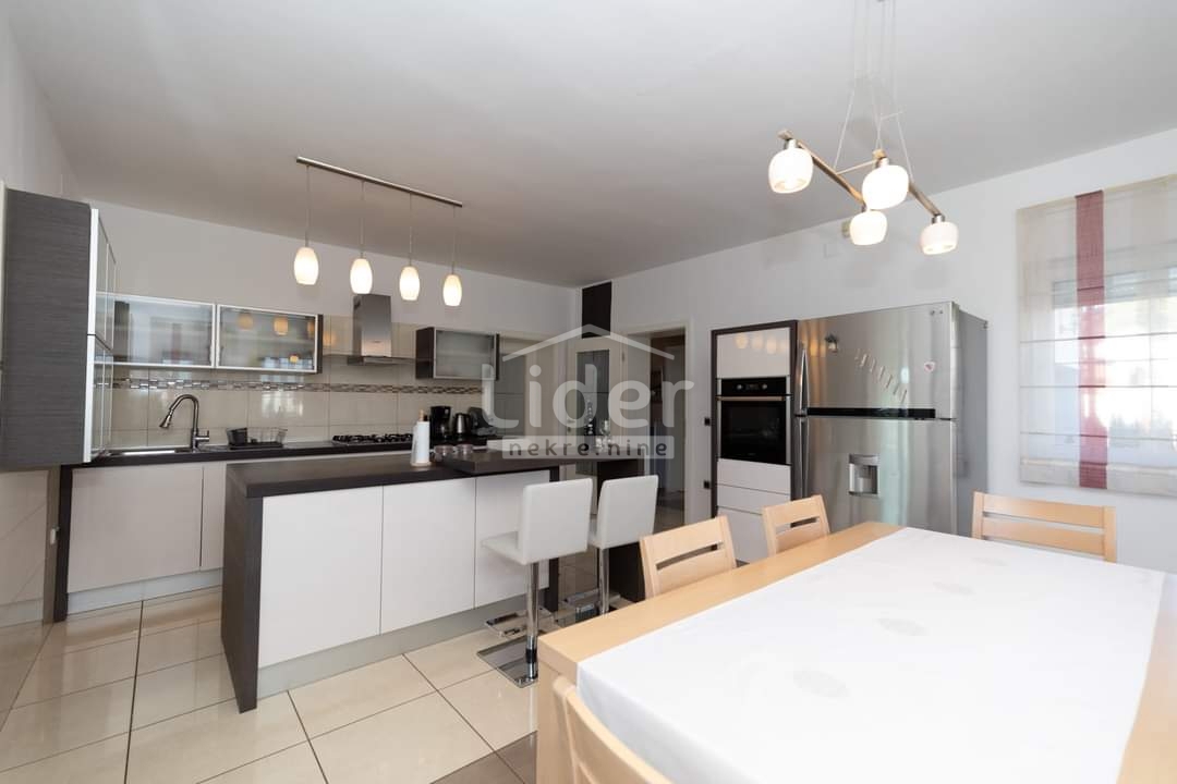 Hiša Ravna Gora, 345m2