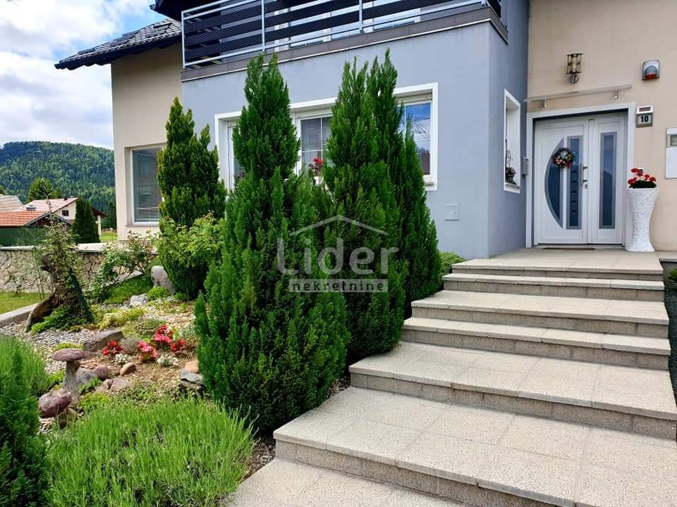 Hiša Ravna Gora, 345m2