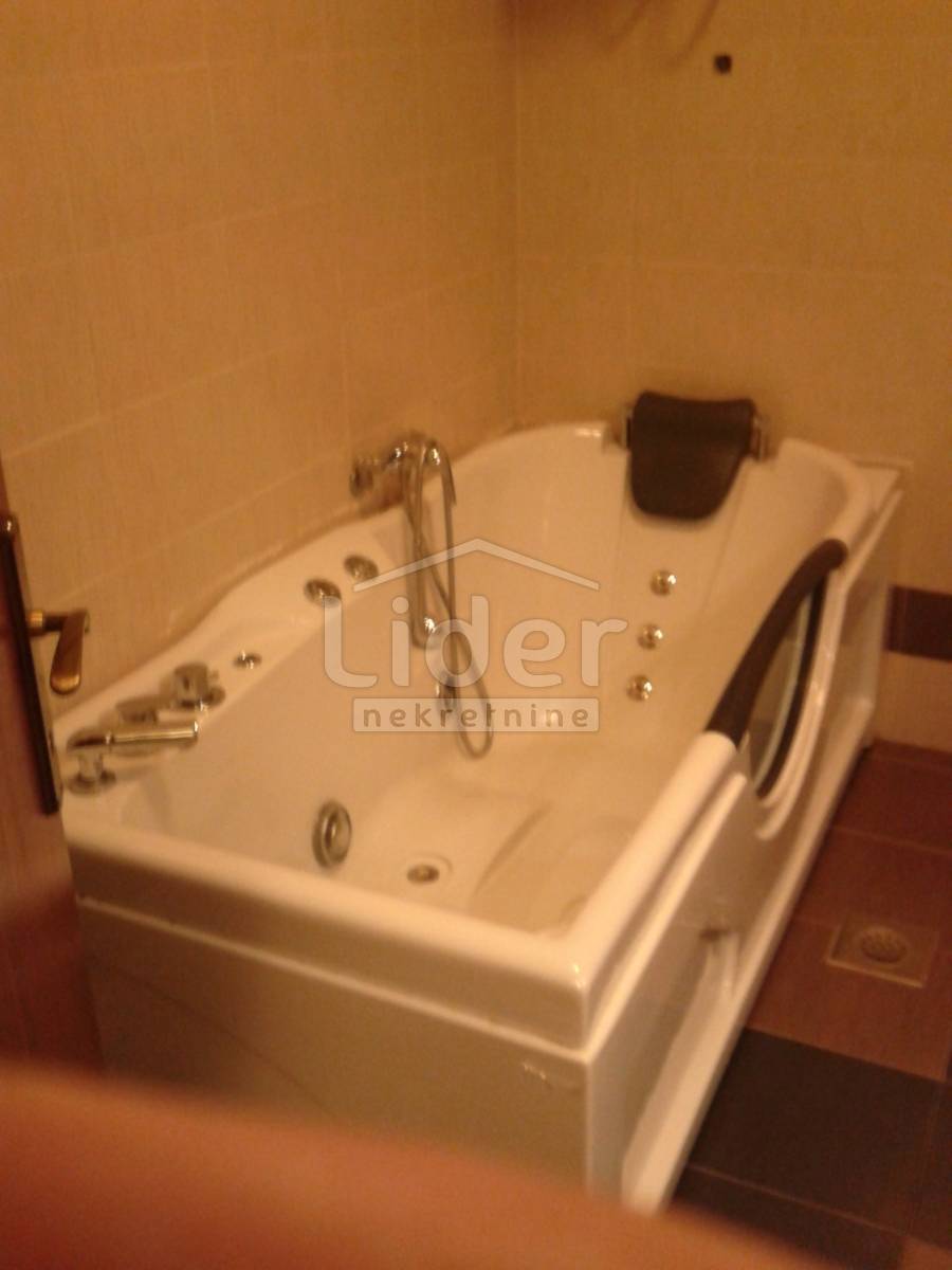 Hiša Kraljevica, 400m2