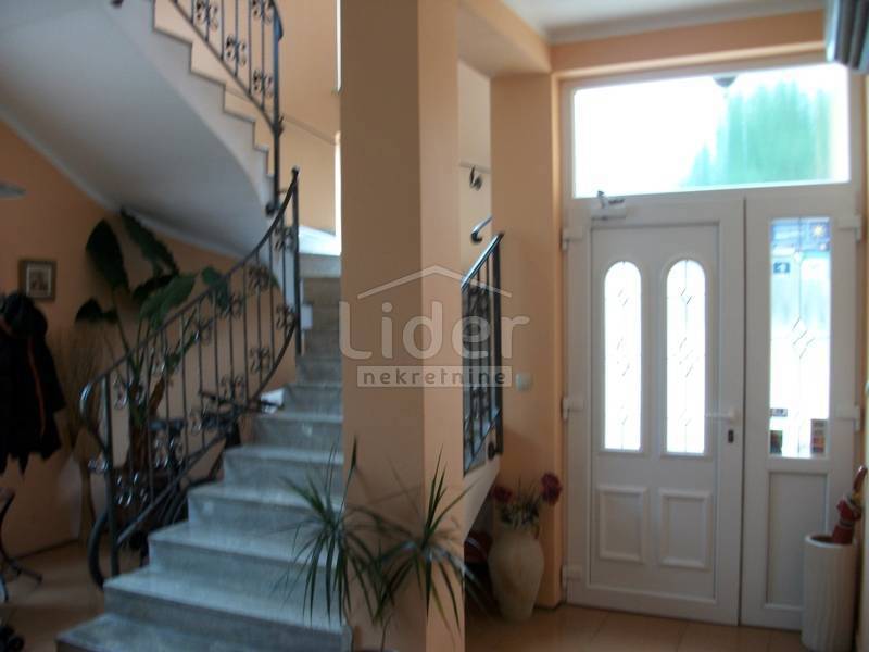 Poslovni prostor Palit, 720m2