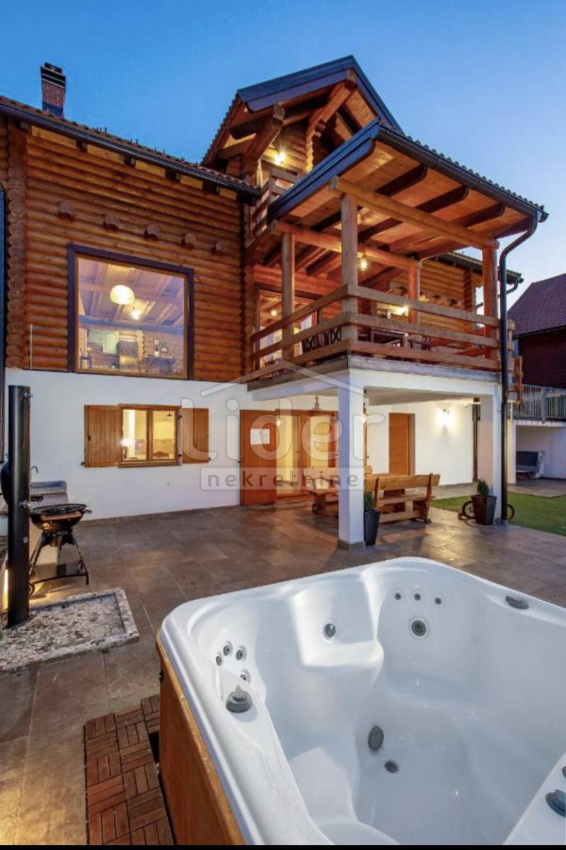 Hiša Delnice, 251m2