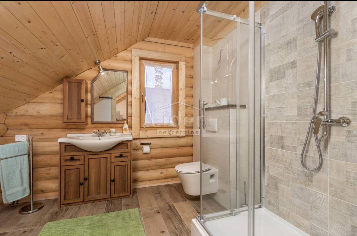 Hiša Delnice, 251m2