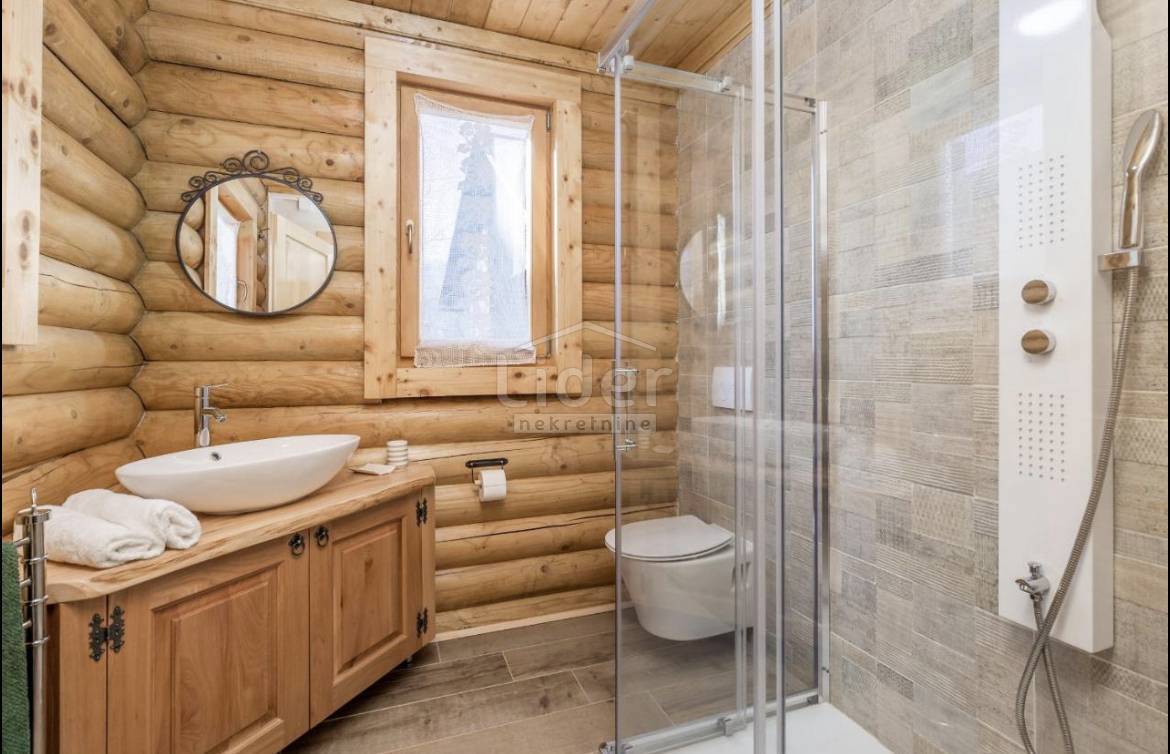 Hiša Delnice, 251m2