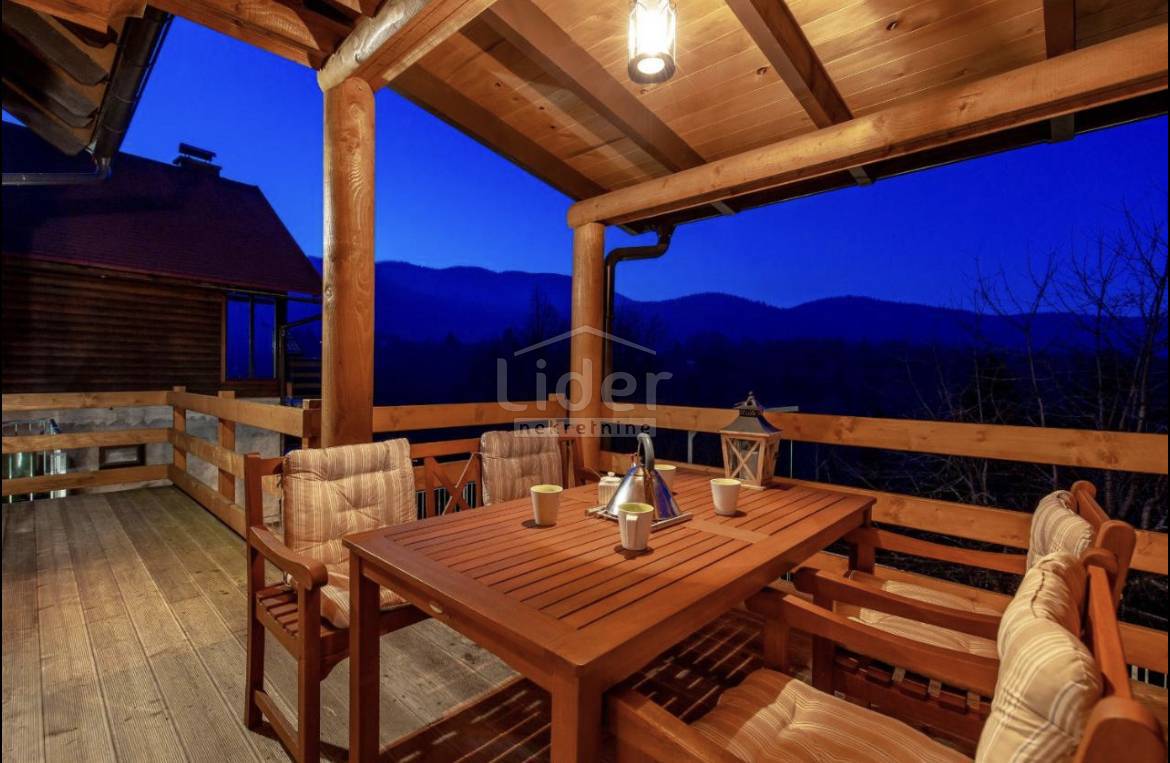 Hiša Delnice, 251m2