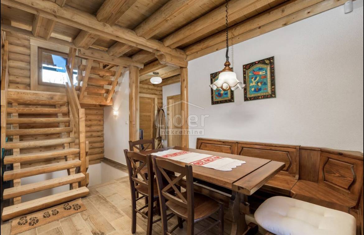 Hiša Delnice, 251m2