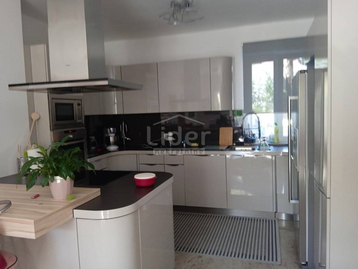 Hiša Mihotići, 403m2