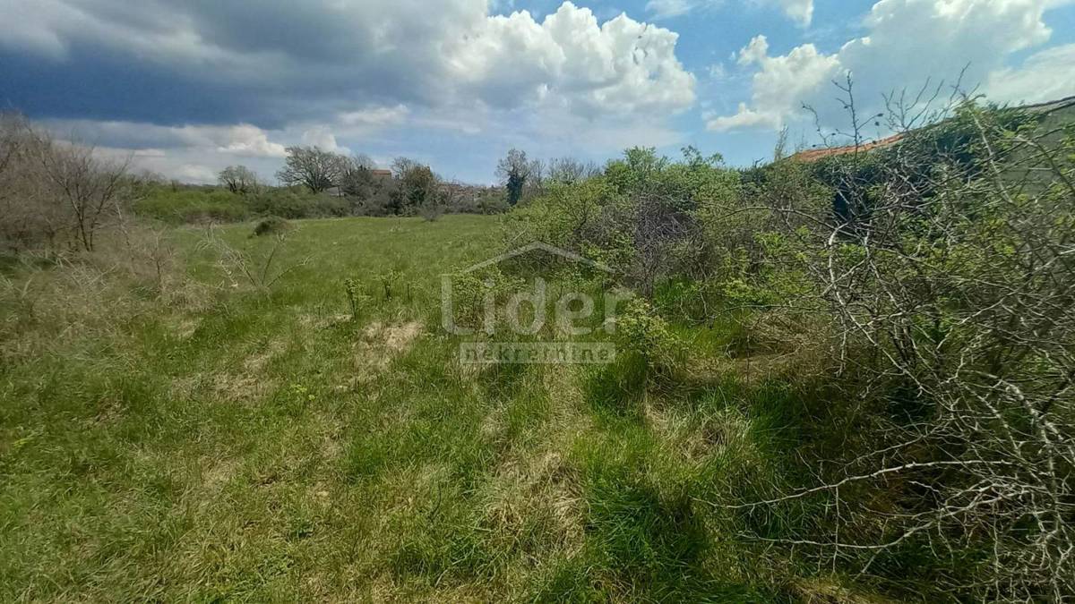 Zemljišče Svetvinčenat, 351m2