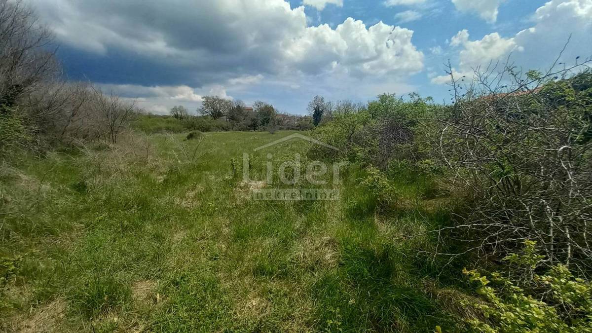 Zemljišče Svetvinčenat, 351m2