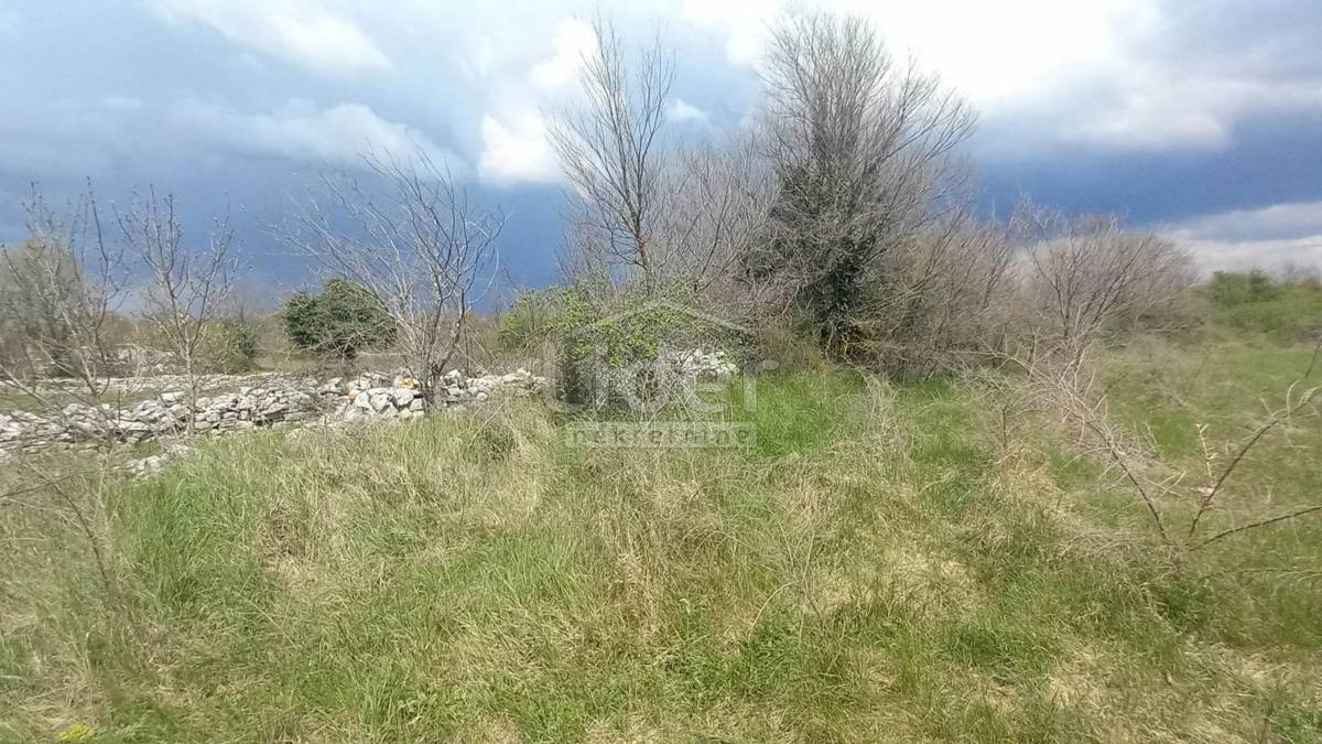 Zemljišče Svetvinčenat, 351m2