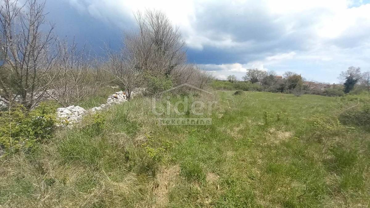 Zemljišče Svetvinčenat, 351m2