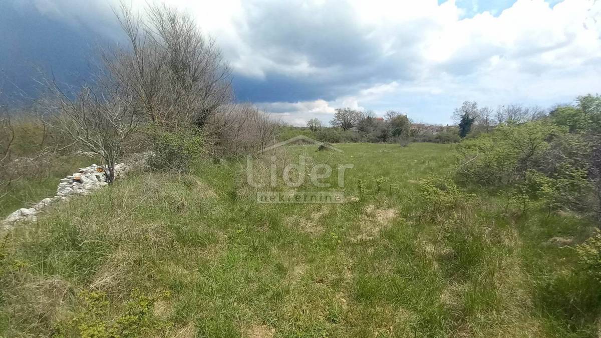 Zemljišče Svetvinčenat, 351m2