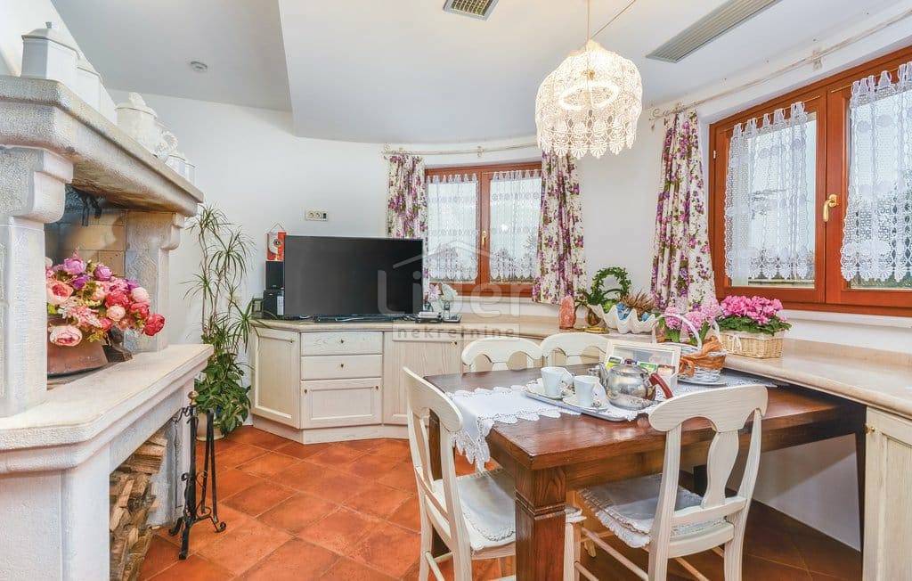 Hiša Nova Vas, 850m2