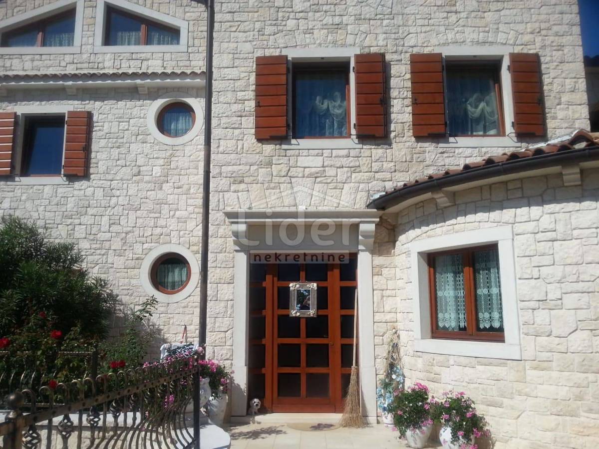 Hiša Nova Vas, 850m2