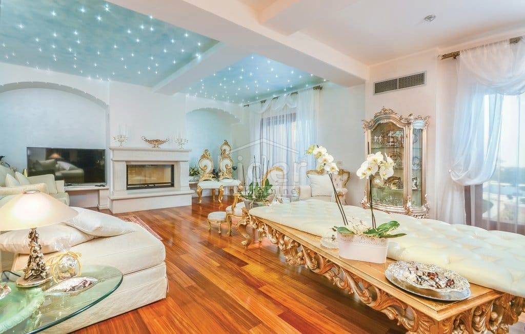 Hiša Nova Vas, 850m2