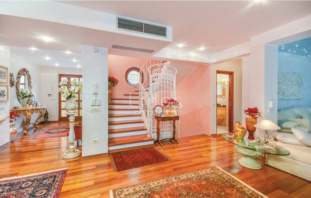 Hiša Nova Vas, 850m2