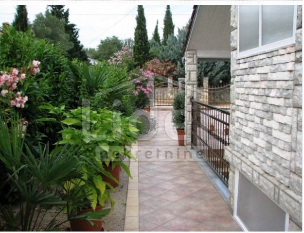 Hiša Pinezići, 100m2