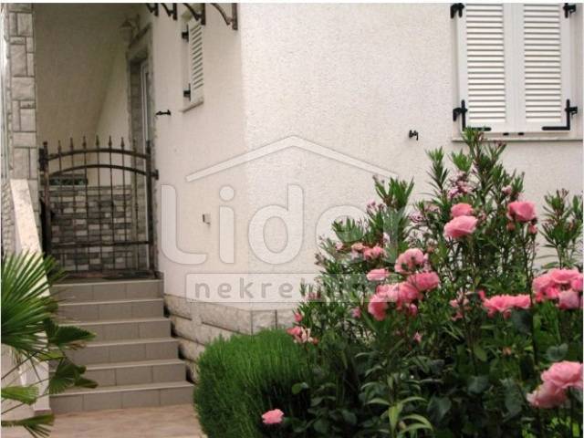 Hiša Pinezići, 100m2