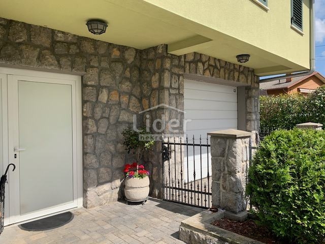 Hiša Matulji, 230m2