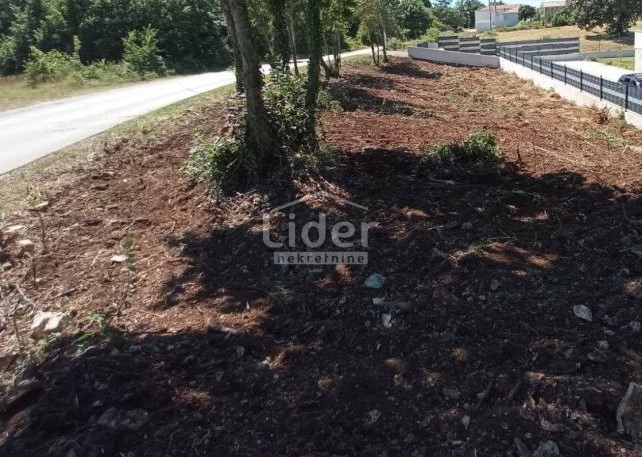 Zemljišče Juršići, 700m2