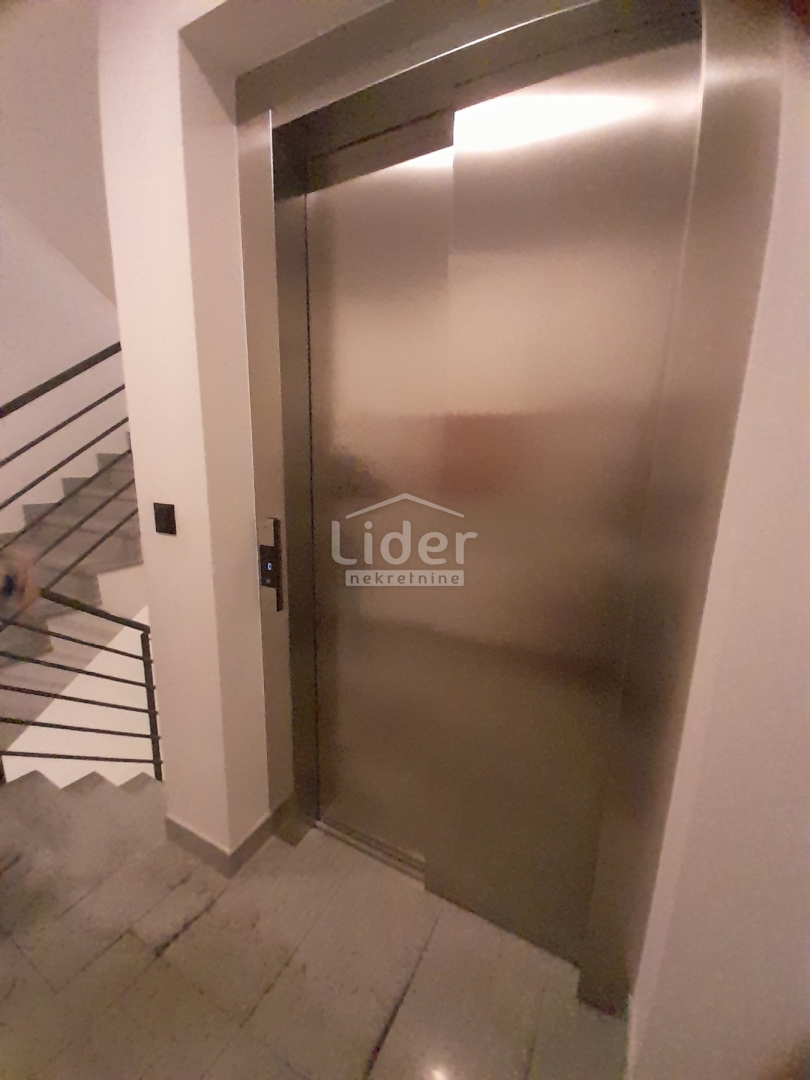 Stanovanje Pobri, Opatija - Okolica, 258m2