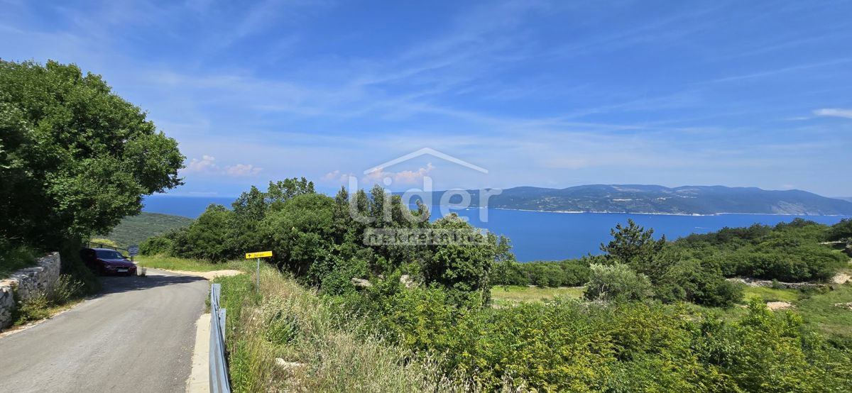 Zemljišče Plomin, 596m2