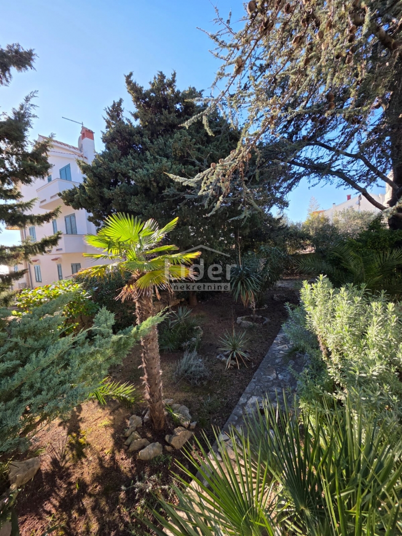 Hiša Novalja, 372m2