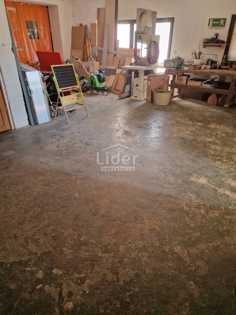 Poslovni prostor Višnjan, 677m2