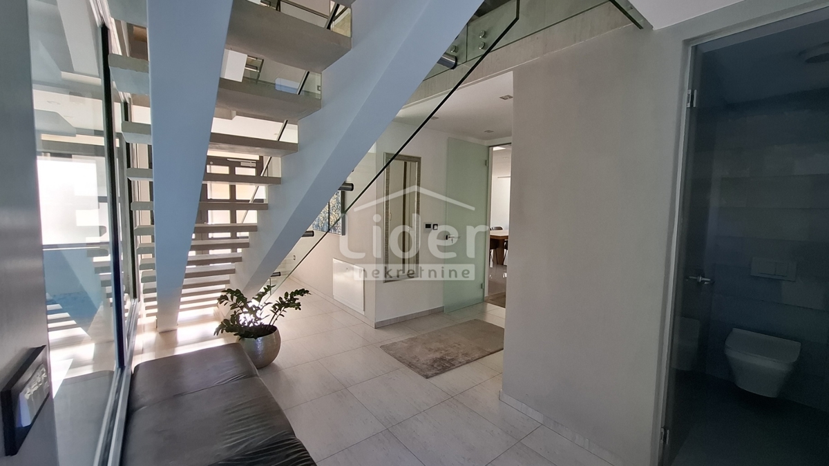 Hiša Crikvenica, 400m2