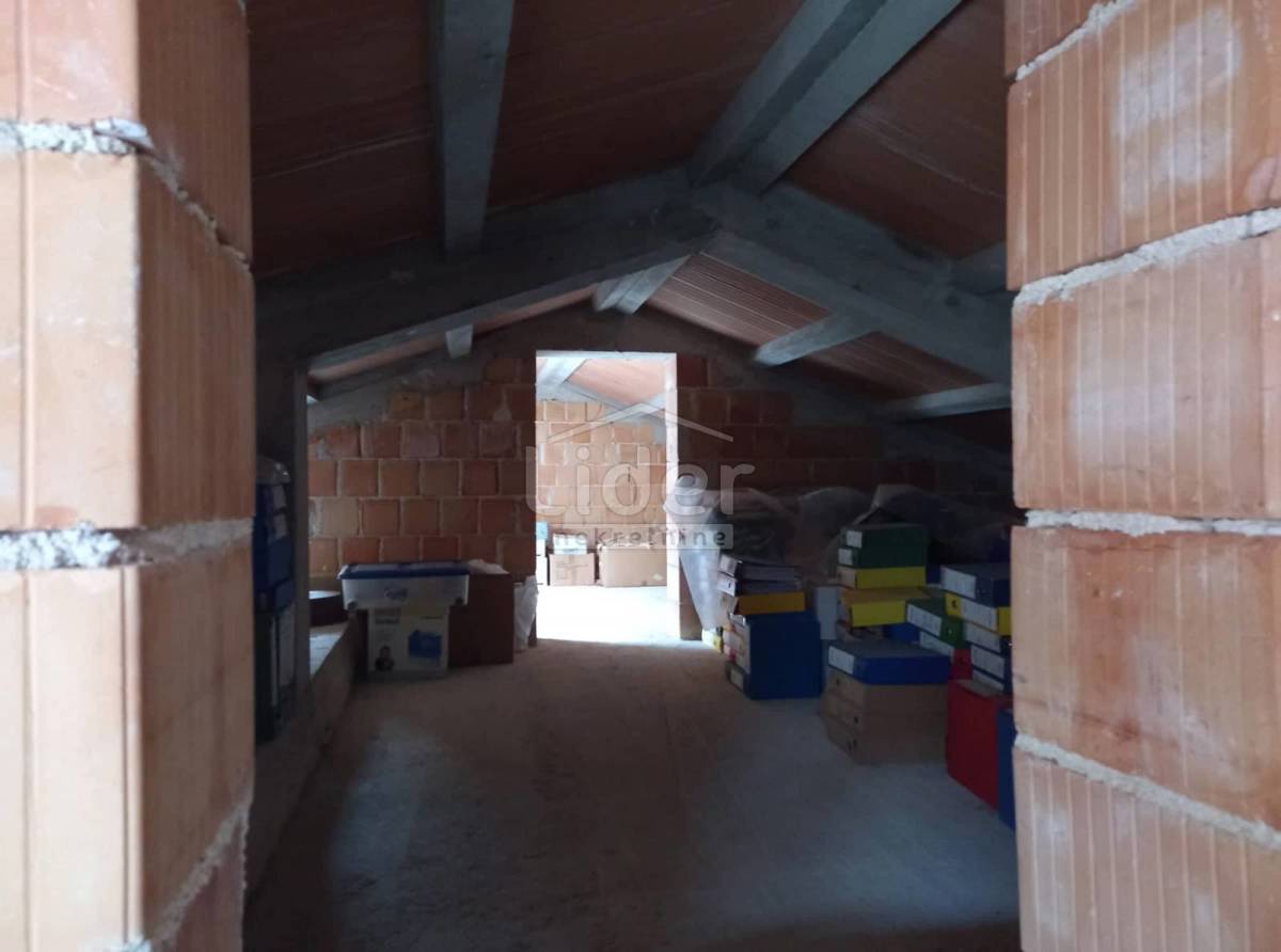 Hiša Svetvinčenat, 250m2